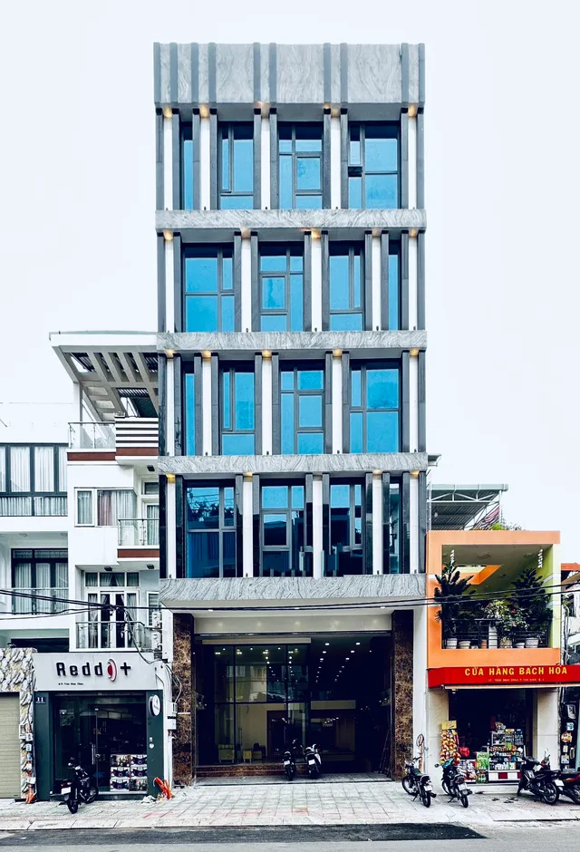 Zeta Trần Khắc Chân